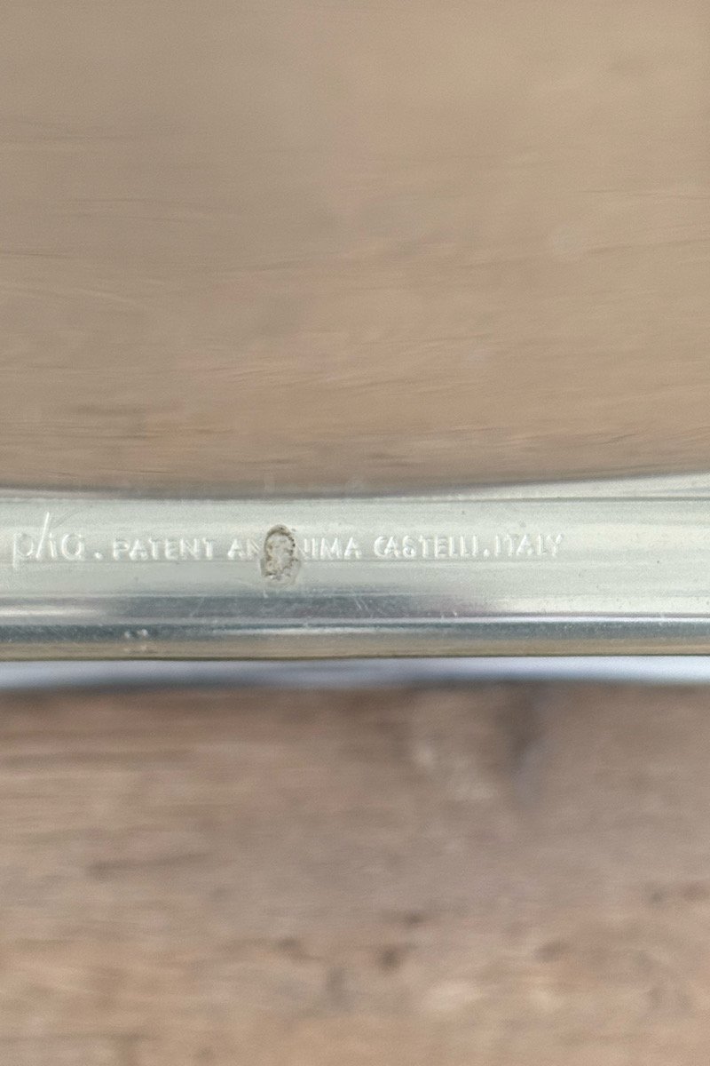 Chaise Plia Castelli, vuye de l'estampille sous l'assise