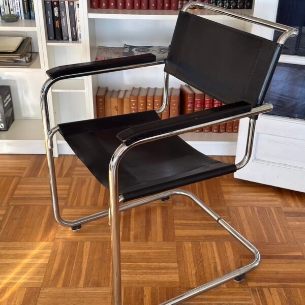Chaise Thonet S34 – cuir noir & chrome