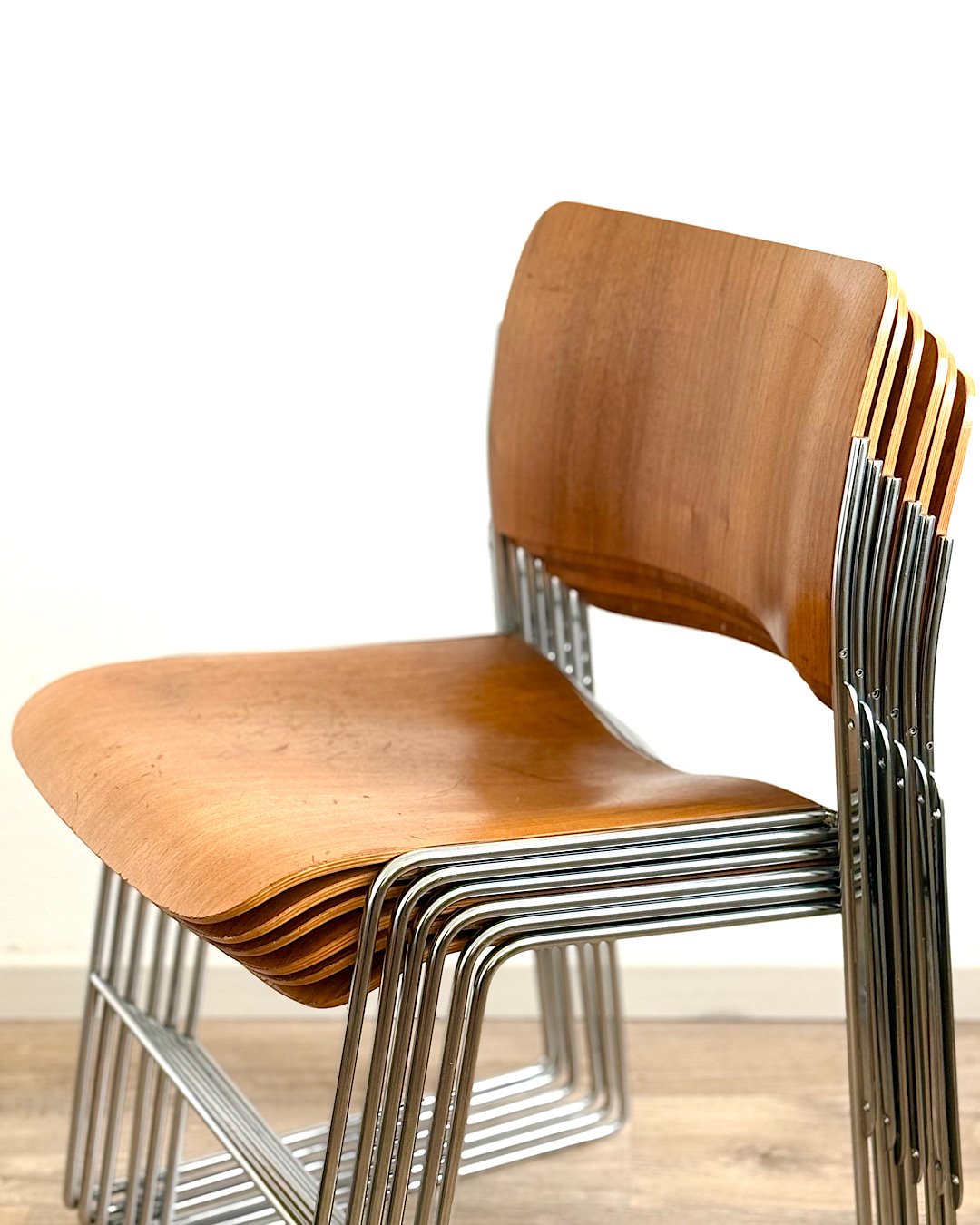 Chaises David Rowland, howe . Jaune safran