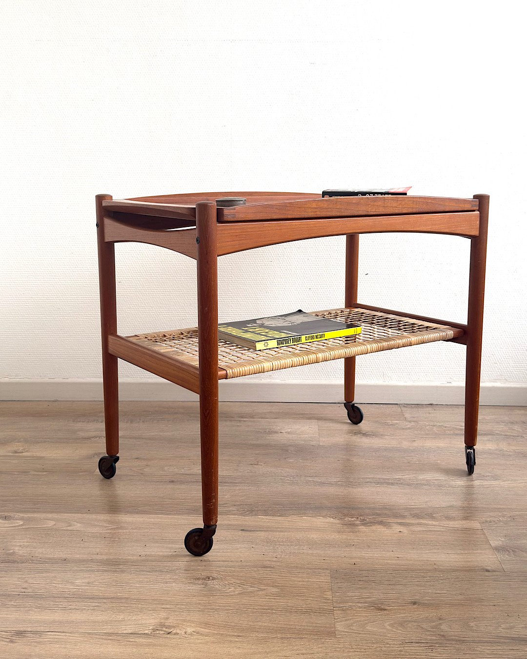 Desserte scandinave Poul Hundevad, années 60 Jaune safran