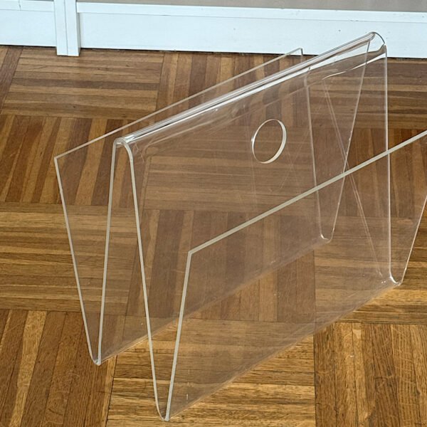 Porte-revues en plexiglas transparent