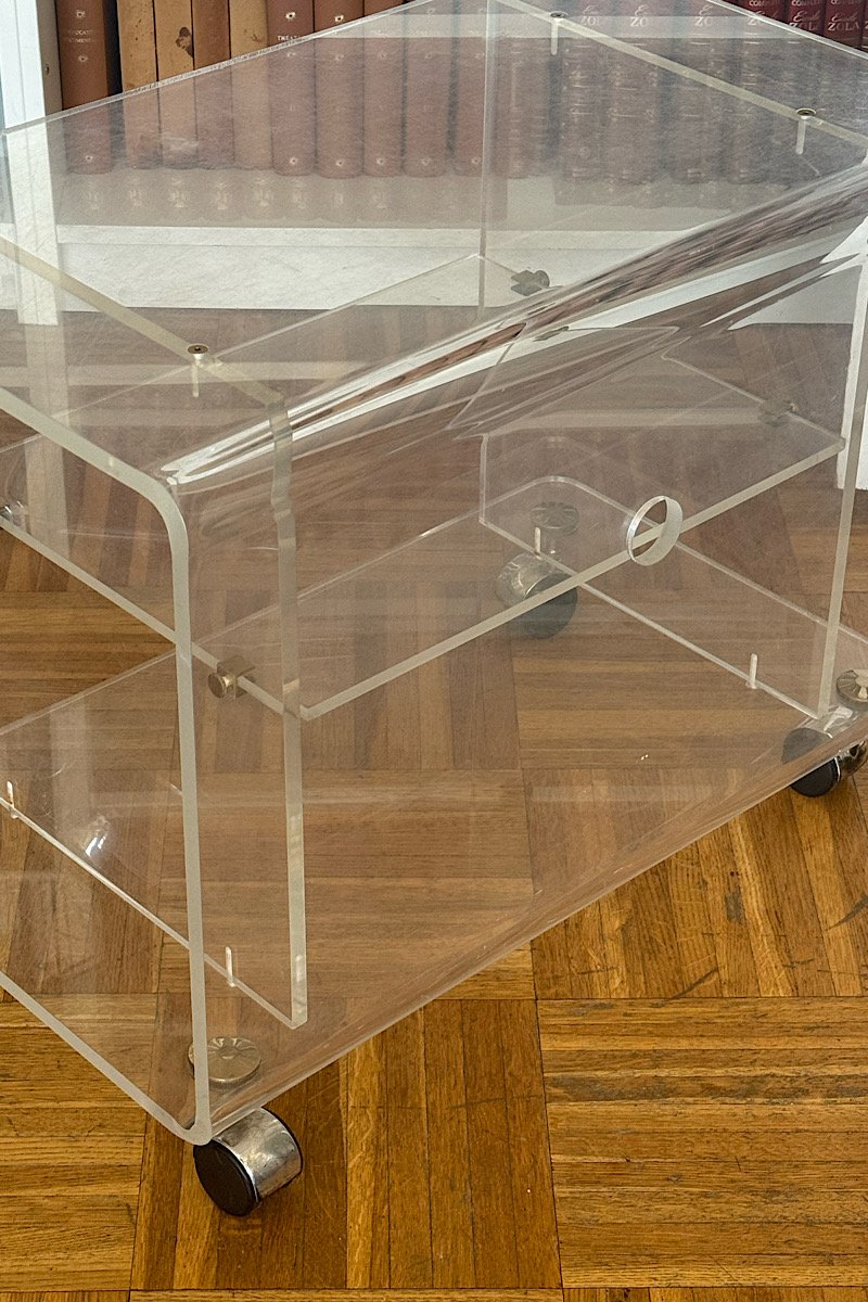 table en plexiglas , vue de dos
