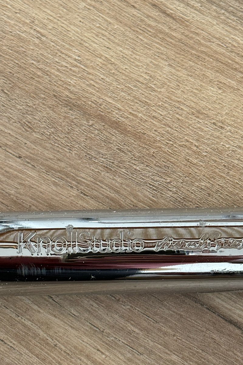 chaise Breuer B32, édition Knoll, vue de l'estampille