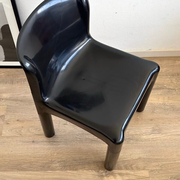 Chaise Kartell 4875, design Carlo Bartoli