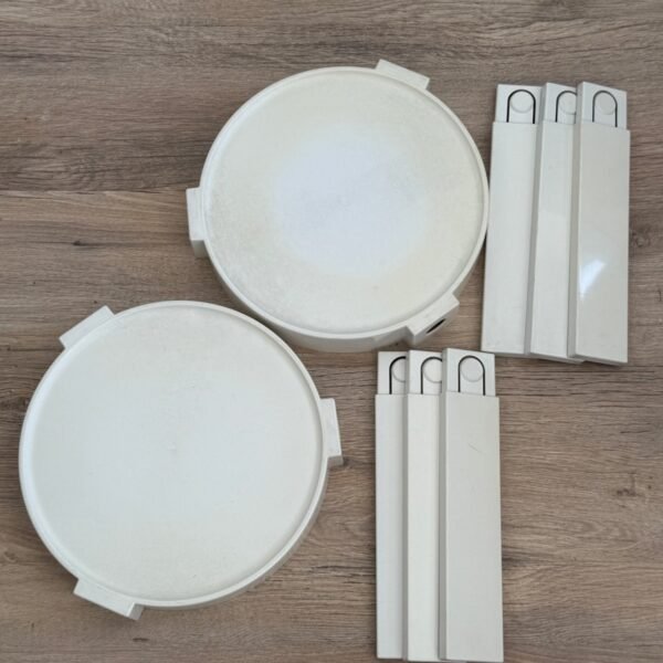 Tables blanches Prisunic années 70