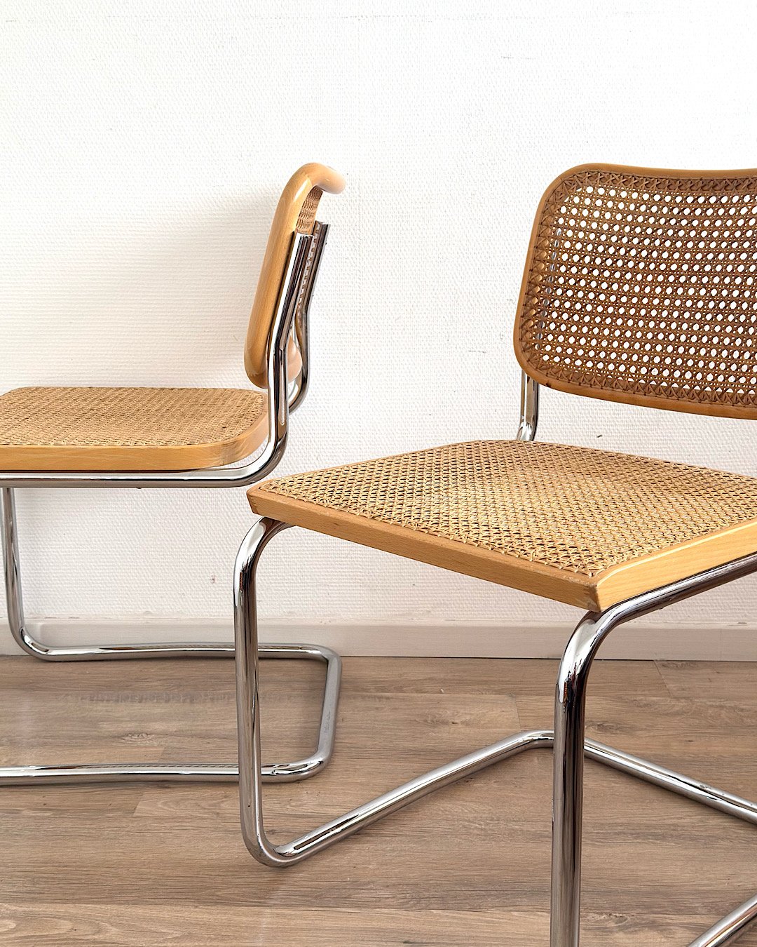 Chaises Breuer cesca B32, édition knoll studio