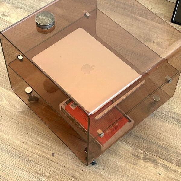 Table basse en Plexiglas fumé, Michel Dumas