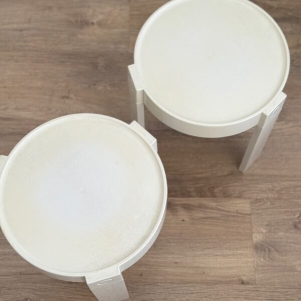 Tables blanches Prisunic années 70