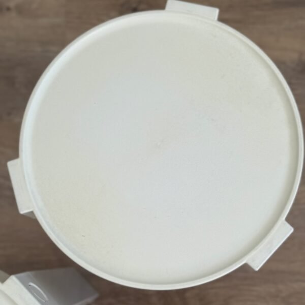 Tables blanches Prisunic années 70