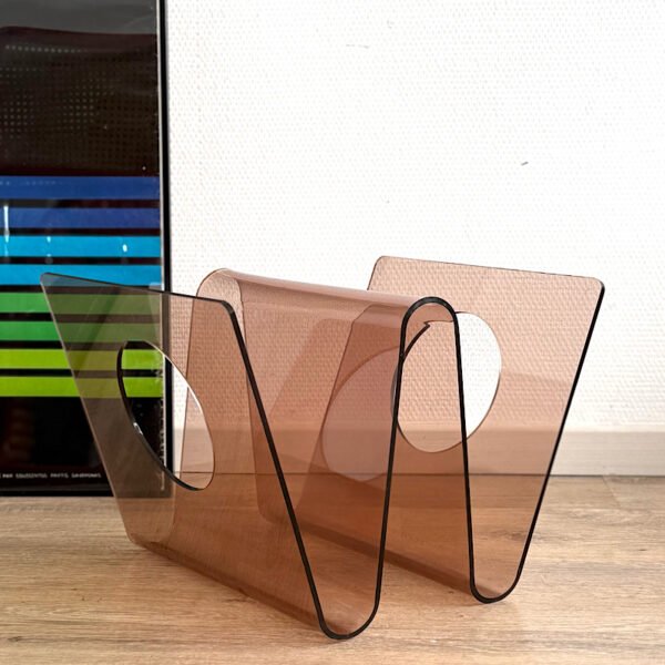 Porte-revues Michel Dumas en plexiglas fumé